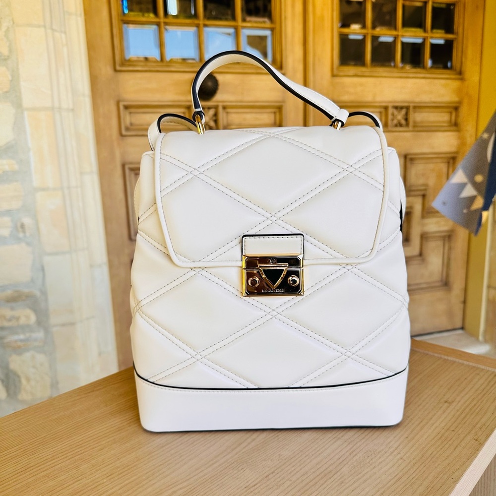Michael kors Serena medium flap backpack light cream